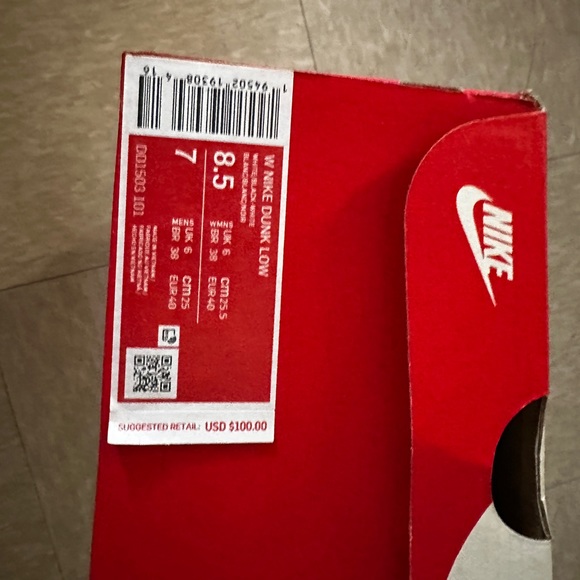 Nike Dunks - Picture 2 of 4